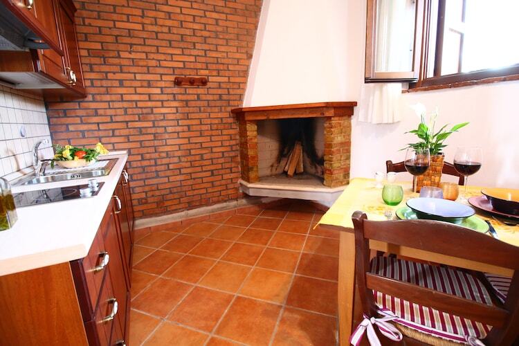 Maison Pino à Selci : escapade rustique avec piscine - Photo 3