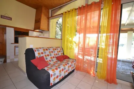 Maison familiale à Lanas avec piscine chauffée et trampoline : photo 3
