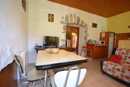 Maison familiale à Lanas avec piscine chauffée et trampoline : photo 5
