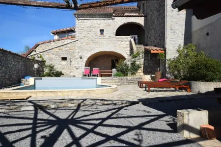 Maison familiale à Lanas avec piscine chauffée et trampoline : photo 14