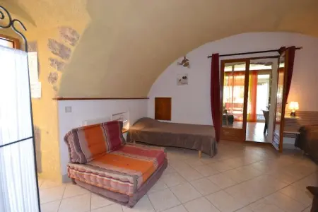 Maison familiale à Lanas avec piscine chauffée et trampoline : photo 18