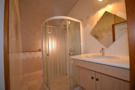 Maison familiale à Lanas avec piscine chauffée et trampoline : photo 36