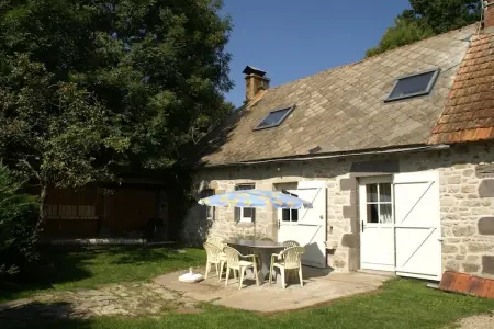 Location maison à Saint Merd La Breuille, Charmante maison de vacances avec jardin clos