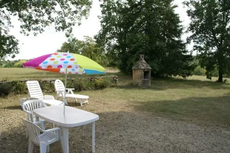 Maison 1 chambre avec jardin privé à Berbiguières : photo 9
