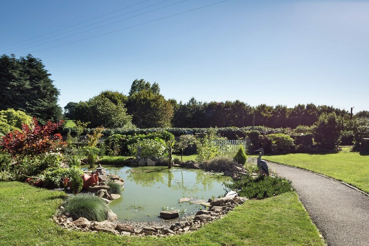 Maison bretonne rénovée avec jardin et étang à Querrien - Photo 21