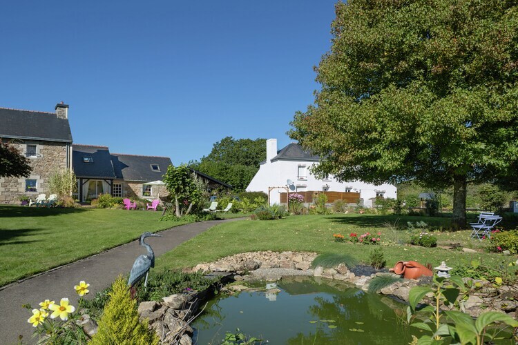 Maison bretonne rénovée avec jardin et étang à Querrien - Photo 23
