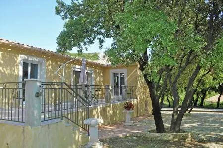 Maison de vacances - LÉDENON, Villa à Lédenon avec piscine privée - Photo 1