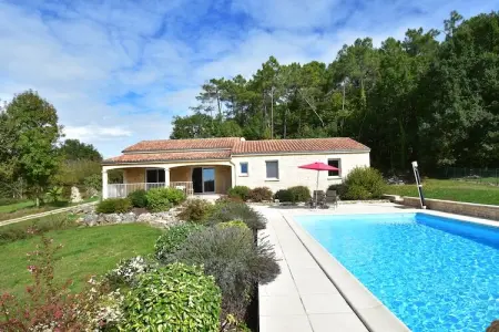 Maison Les Gunies - Piscine privée & jardin pour enfants : photo 2