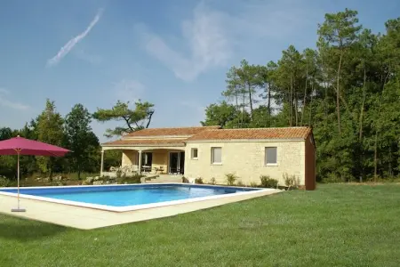 Maison Les Gunies - Piscine privée & jardin pour enfants : photo 4