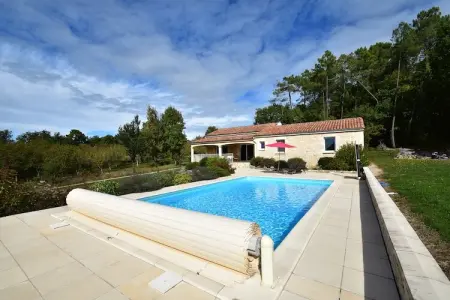 Maison Les Gunies - Piscine privée & jardin pour enfants : photo 5