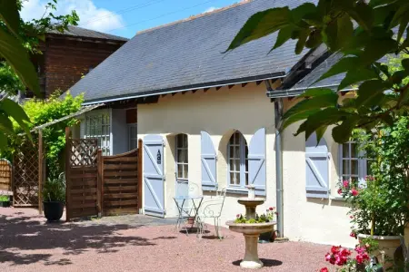 Location maison à Brion, Refuge romantique dans la Loire