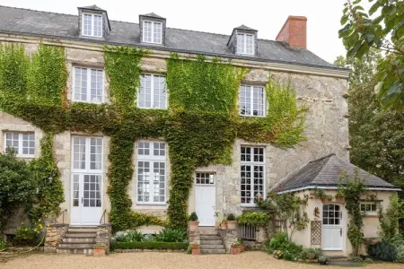 Maison XVIe siècle Saint Laurent-des-Mortiers, jardin fleuri : photo 5
