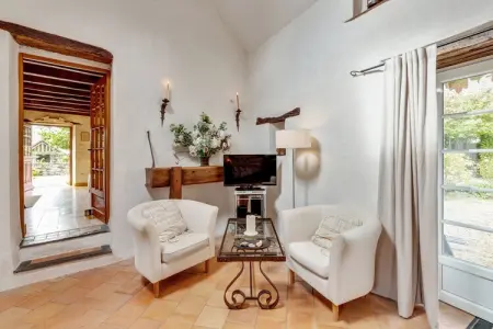 Maison XVIe siècle Saint Laurent-des-Mortiers, jardin fleuri : photo 7