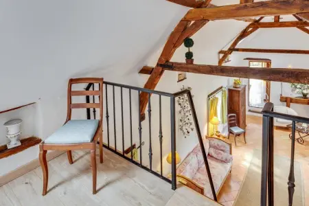 Maison XVIe siècle Saint Laurent-des-Mortiers, jardin fleuri : photo 16