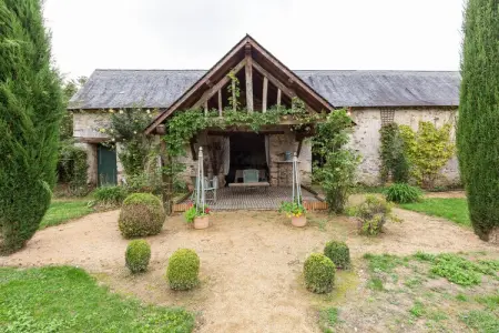 Maison XVIe siècle Saint Laurent-des-Mortiers, jardin fleuri : photo 22