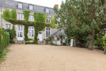 Maison XVIe siècle Saint Laurent-des-Mortiers, jardin fleuri : photo 23