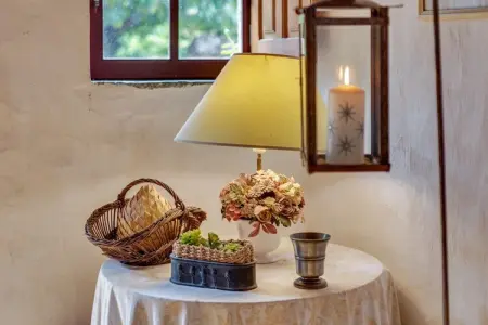 Maison XVIe siècle Saint Laurent-des-Mortiers, jardin fleuri : photo 38