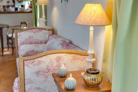 Maison XVIe siècle Saint Laurent-des-Mortiers, jardin fleuri : photo 39