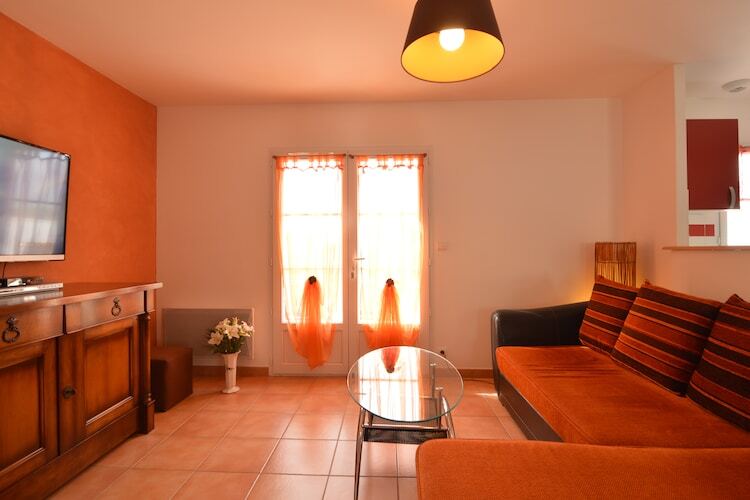 Maison 2 chambres avec terrasse à 8 km de la plage - Photo 2