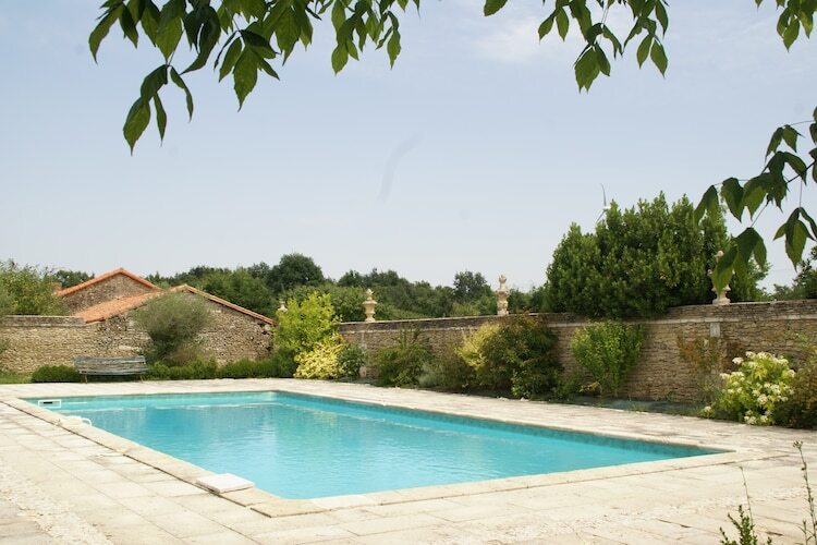Manoir du XVe siècle avec piscine privée à Lencloître - Photo 2