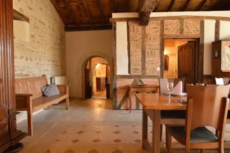 Manoir du XVe siècle avec piscine privée à Lencloître : photo 4