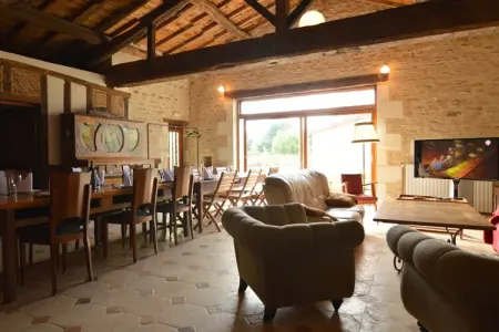 Manoir du XVe siècle avec piscine privée à Lencloître : photo 14
