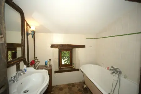 Manoir du XVe siècle avec piscine privée à Lencloître : photo 30