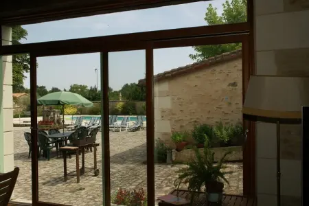 Manoir du XVe siècle avec piscine privée à Lencloître : photo 39