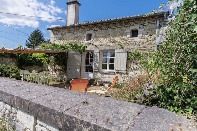 Maison mitoyenne Sossay, jardin et terrasse vue prairie - Photo 1