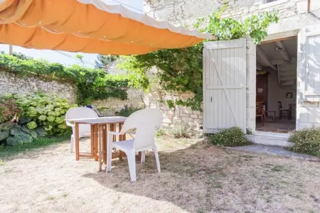 Maison mitoyenne Sossay, jardin et terrasse vue prairie : photo 5