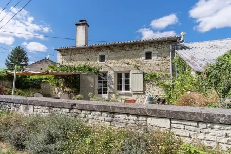 Maison mitoyenne Sossay, jardin et terrasse vue prairie : photo 6