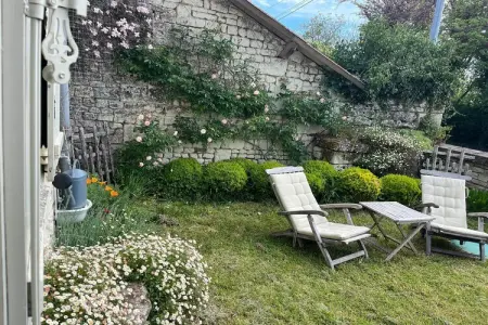Maison mitoyenne Sossay, jardin et terrasse vue prairie : photo 35