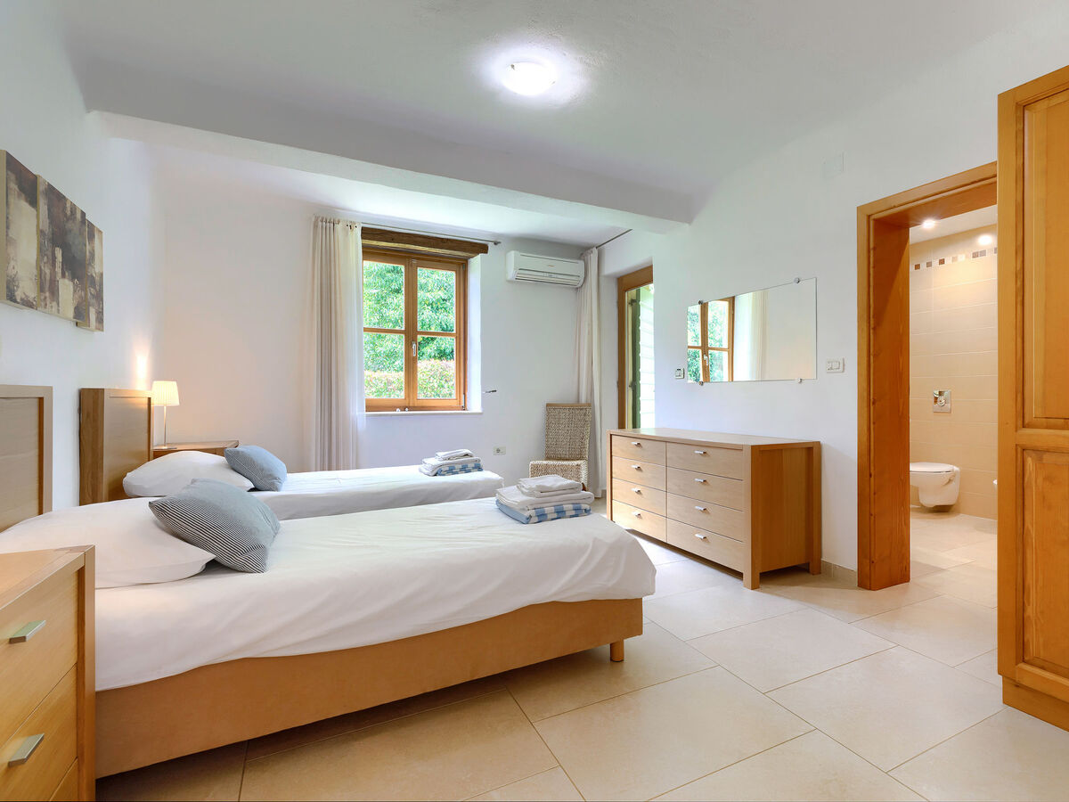 Villa Remington à Buje : 5 chambres, piscine privée - Photo 24