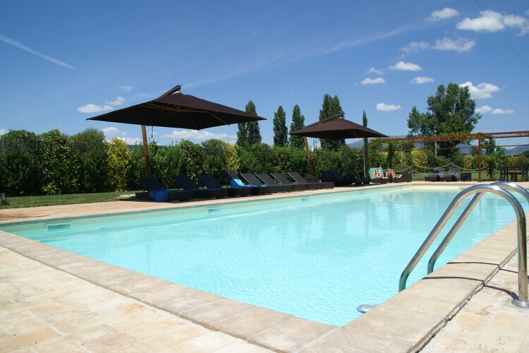 La Cantina – Maison Foligno, piscine et jardin - Photo 15