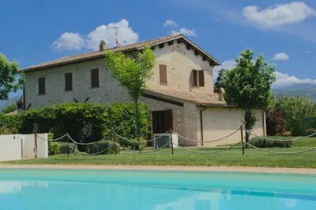 La Cantina – Maison Foligno, piscine et jardin