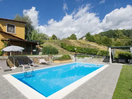 Gîte Michael e Patrick à Castelnuovo, piscine privée : photo 16