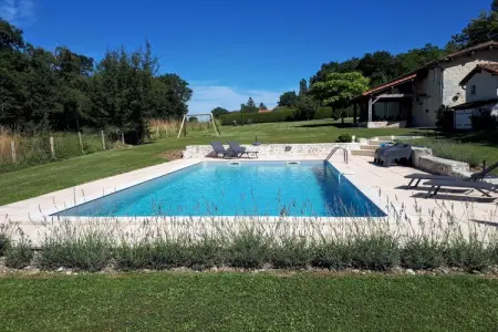 Location maison à Verteillac, (A Briancon), Maison de vacances avec piscine à Verteillac