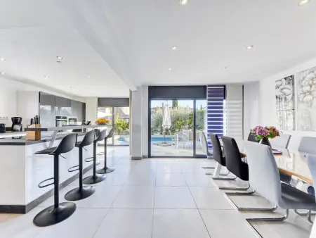 Maison Norfeu avec piscine privée et amarrage canal - Photo 8
