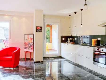 Appartement rénové 70m² à 100m de la plage : photo 3