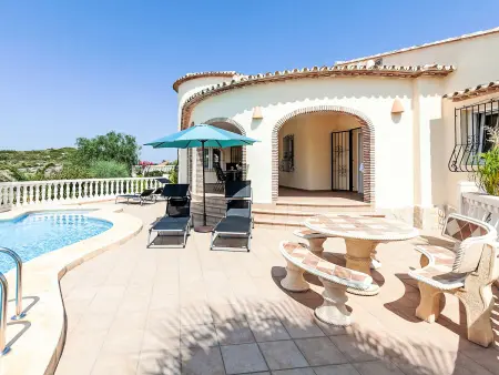 Villa Capi à Pego : piscine et vue panoramique - Photo 17