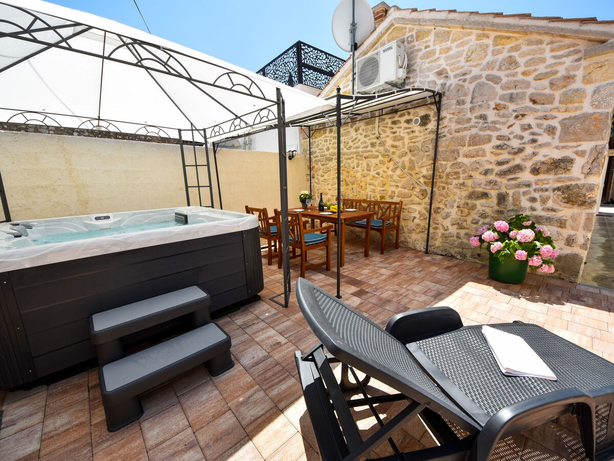 Maison Josipa, 250 m de la mer à Sukošan - Photo 3