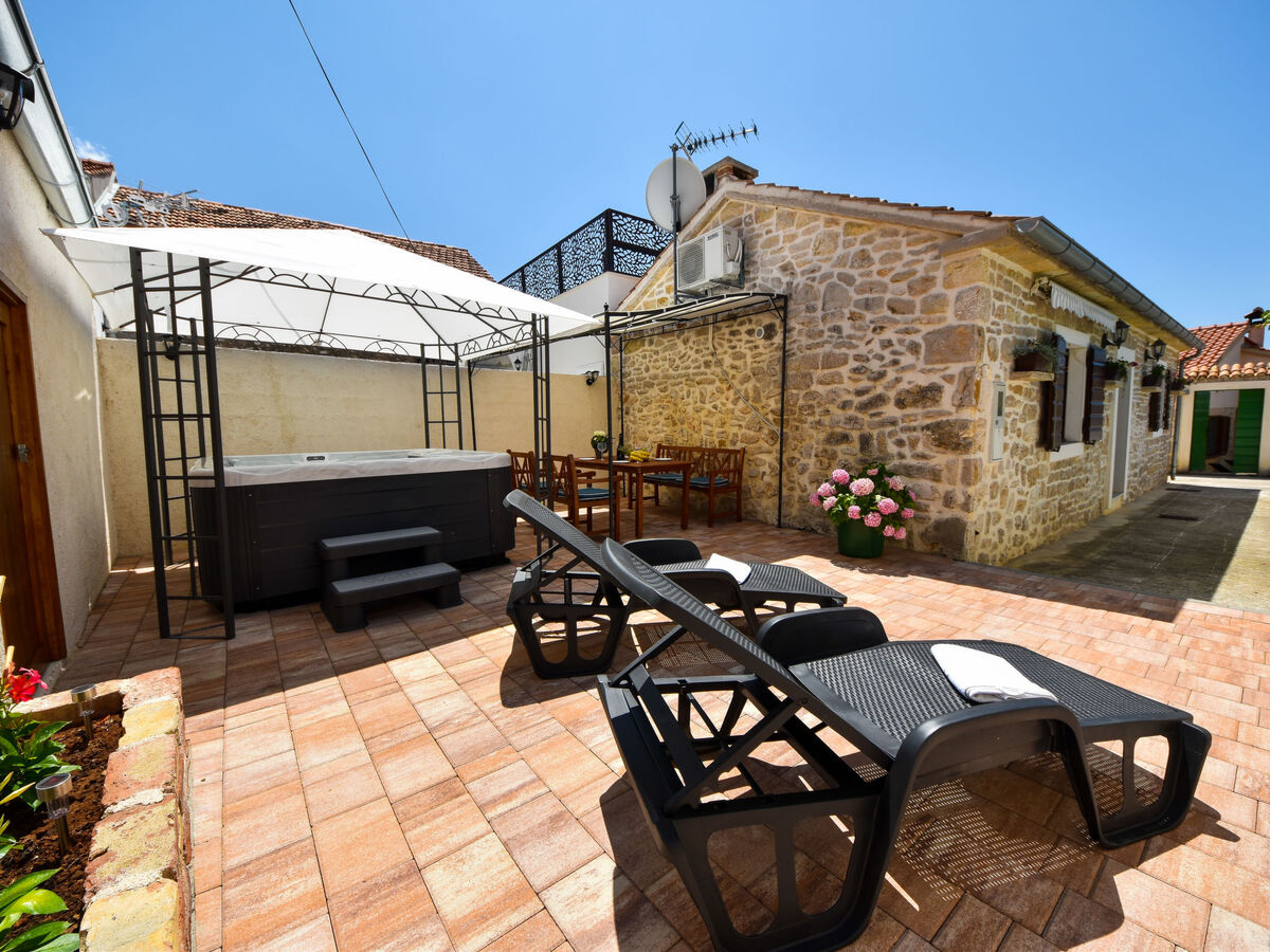 Maison Josipa, 250 m de la mer à Sukošan - Photo 4