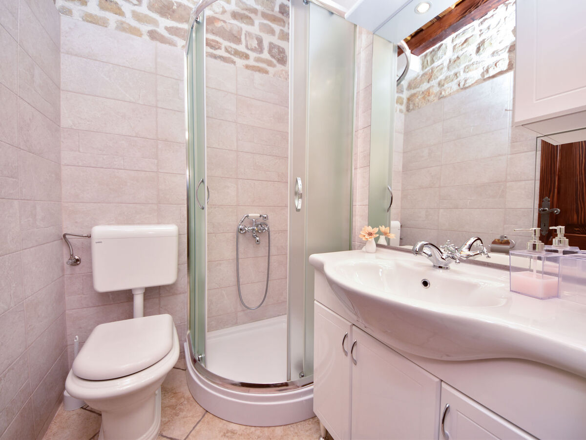Maison Josipa, 250 m de la mer à Sukošan - Photo 9