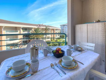 Le Cesarée – Apt 2 pièces Fréjus, terrasse vue piscine : photo 2
