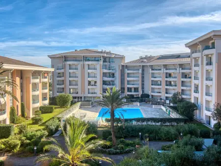 Le Cesarée – Apt 2 pièces Fréjus, terrasse vue piscine : photo 3