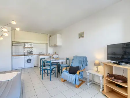 Le Cesarée – Apt 2 pièces Fréjus, terrasse vue piscine : photo 9