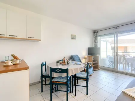 Le Cesarée – Apt 2 pièces Fréjus, terrasse vue piscine : photo 11