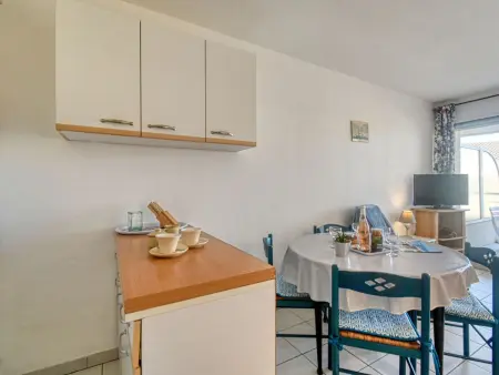 Le Cesarée – Apt 2 pièces Fréjus, terrasse vue piscine : photo 12