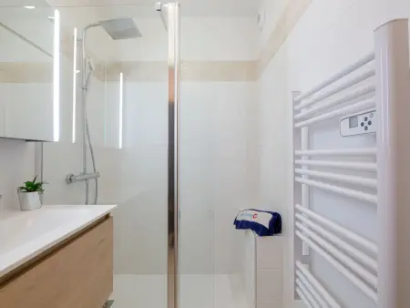 Le Cesarée – Apt 2 pièces Fréjus, terrasse vue piscine : photo 15