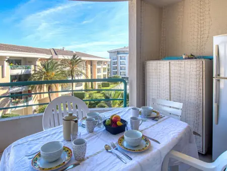 Le Cesarée – Apt 2 pièces Fréjus, terrasse vue piscine : photo 17